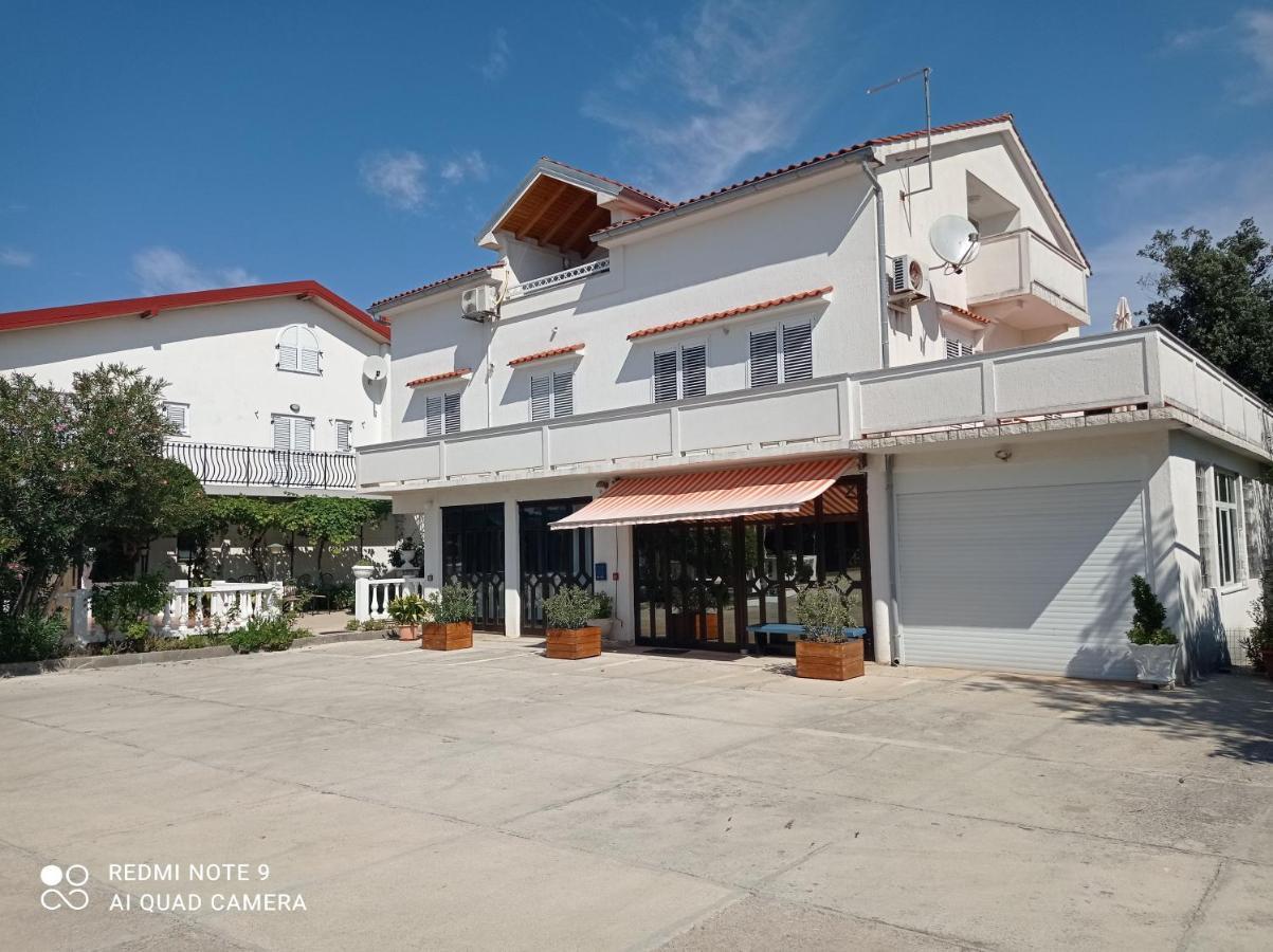 Apartment-Rooms Preka Palit Екстериор снимка