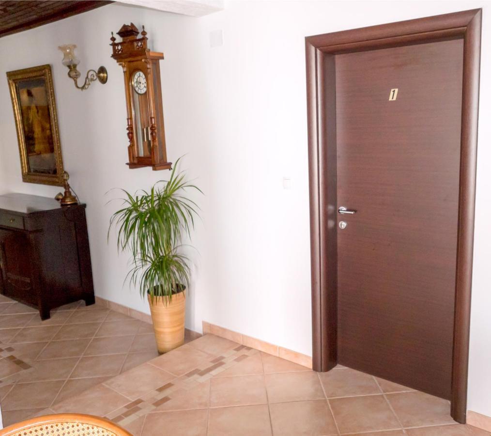 Apartment-Rooms Preka Palit Екстериор снимка