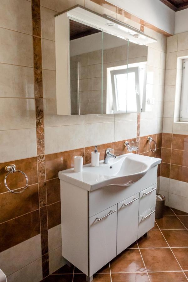 Apartment-Rooms Preka Palit Екстериор снимка