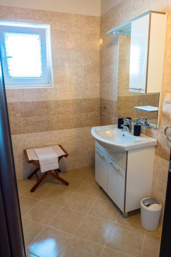 Apartment-Rooms Preka Palit Екстериор снимка