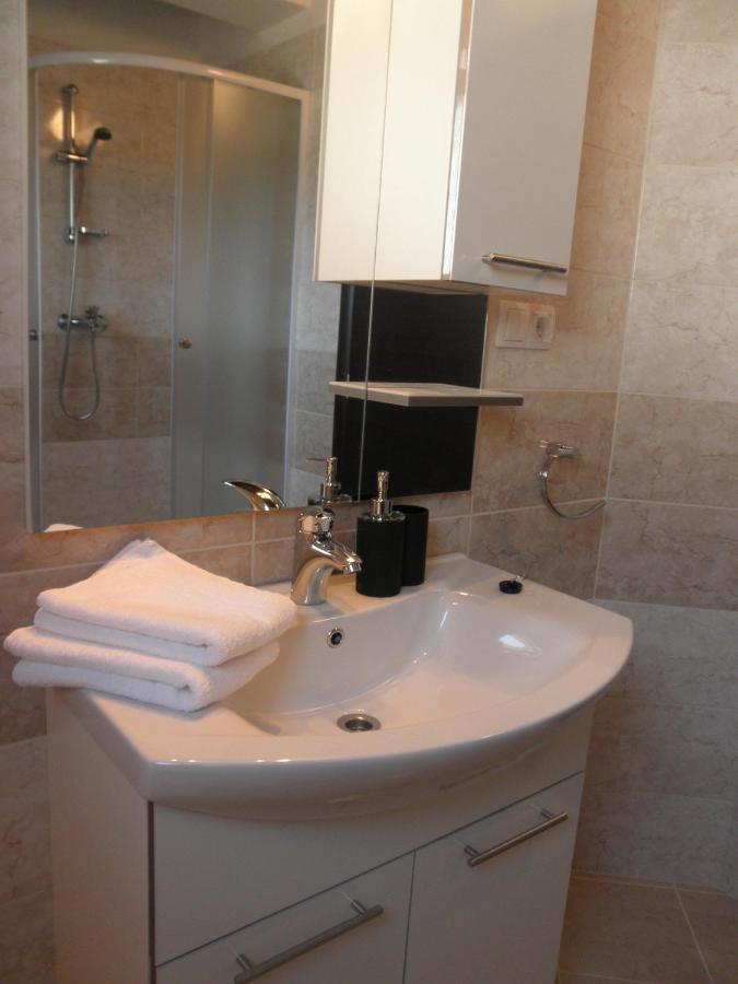 Apartment-Rooms Preka Palit Екстериор снимка